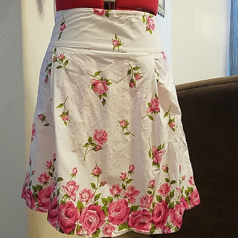 Super feminine rose print skirt.